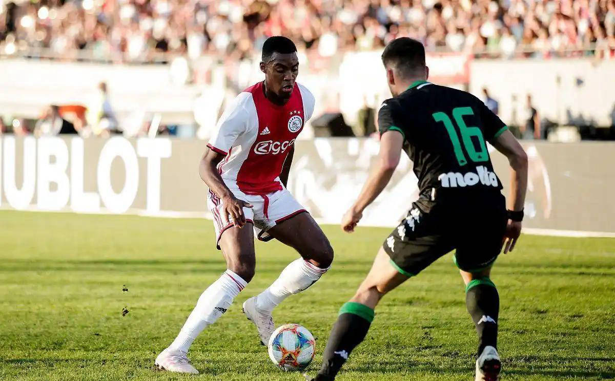 顺势击地给 顺势击地给